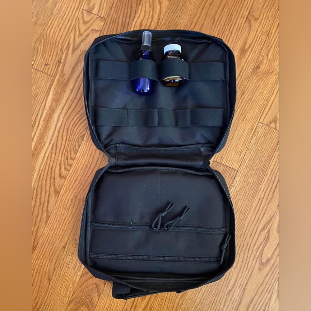Spice jar carrying case Traveling with pill bottle, spice jars, or toiletries